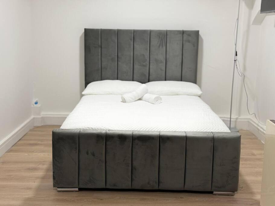 Modern 1 Bedroom - 5 Min Walk From Princess Street Eb1 爱丁堡 外观 照片